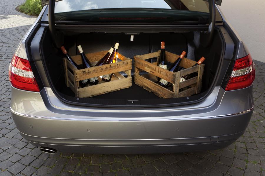  Mercedes-Benz E200 NGT 2011 года  (фото 10 из 16)